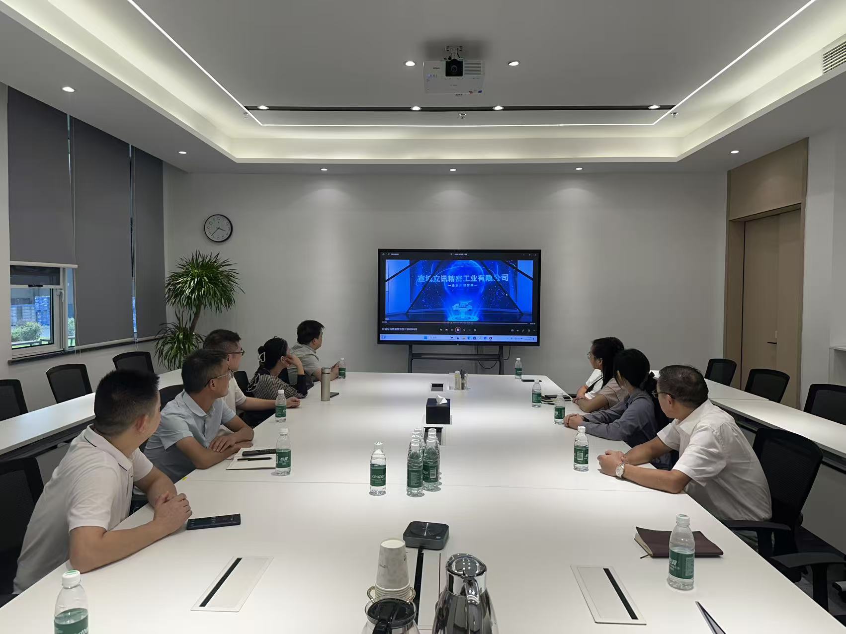 9.27金小腊率队调研立讯精密并座谈.jpg