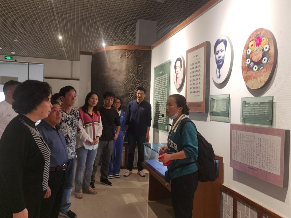 图二：民革宣城市第四支部在上饶集中营革命烈士纪念馆开展学习场景.jpg